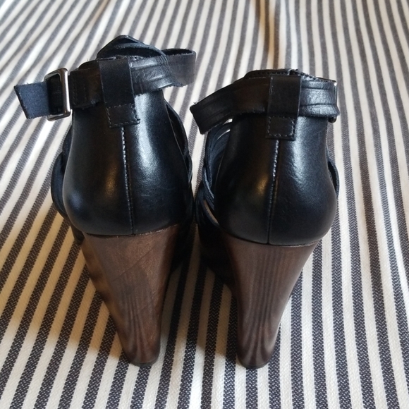 NWT Schutz Lalo Woven Leather Wedge Sandals - Picture 3 of 8